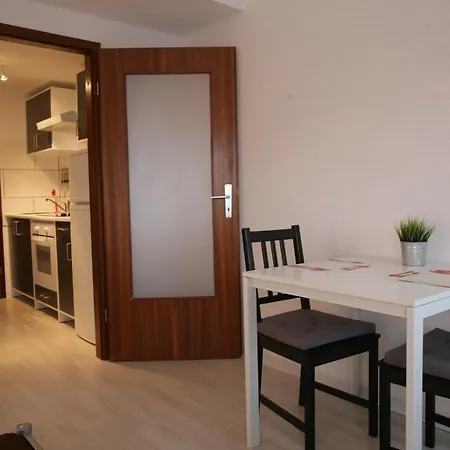 Schoenes Mit Direkten Einkaufmoeglichkeiten In Apartment *