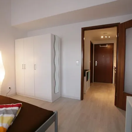 Apartment Schoenes Mit Direkten Einkaufmoeglichkeiten In