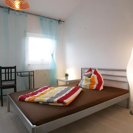 Schoenes Mit Direkten Einkaufmoeglichkeiten In Apartment Karlsruhe