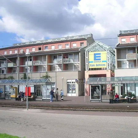 Schoenes Mit Direkten Einkaufmoeglichkeiten In Apartment *