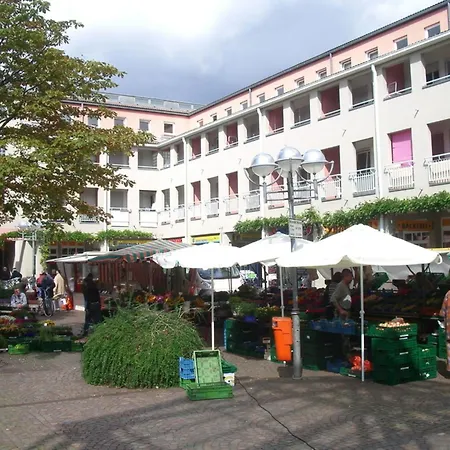Schoenes Mit Direkten Einkaufmoeglichkeiten In Karlsruhe